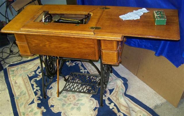   27 SPHINX SEWING MACHINE IN TREADLE JULY 21 1908 LONG SHUTTLE SERVICED